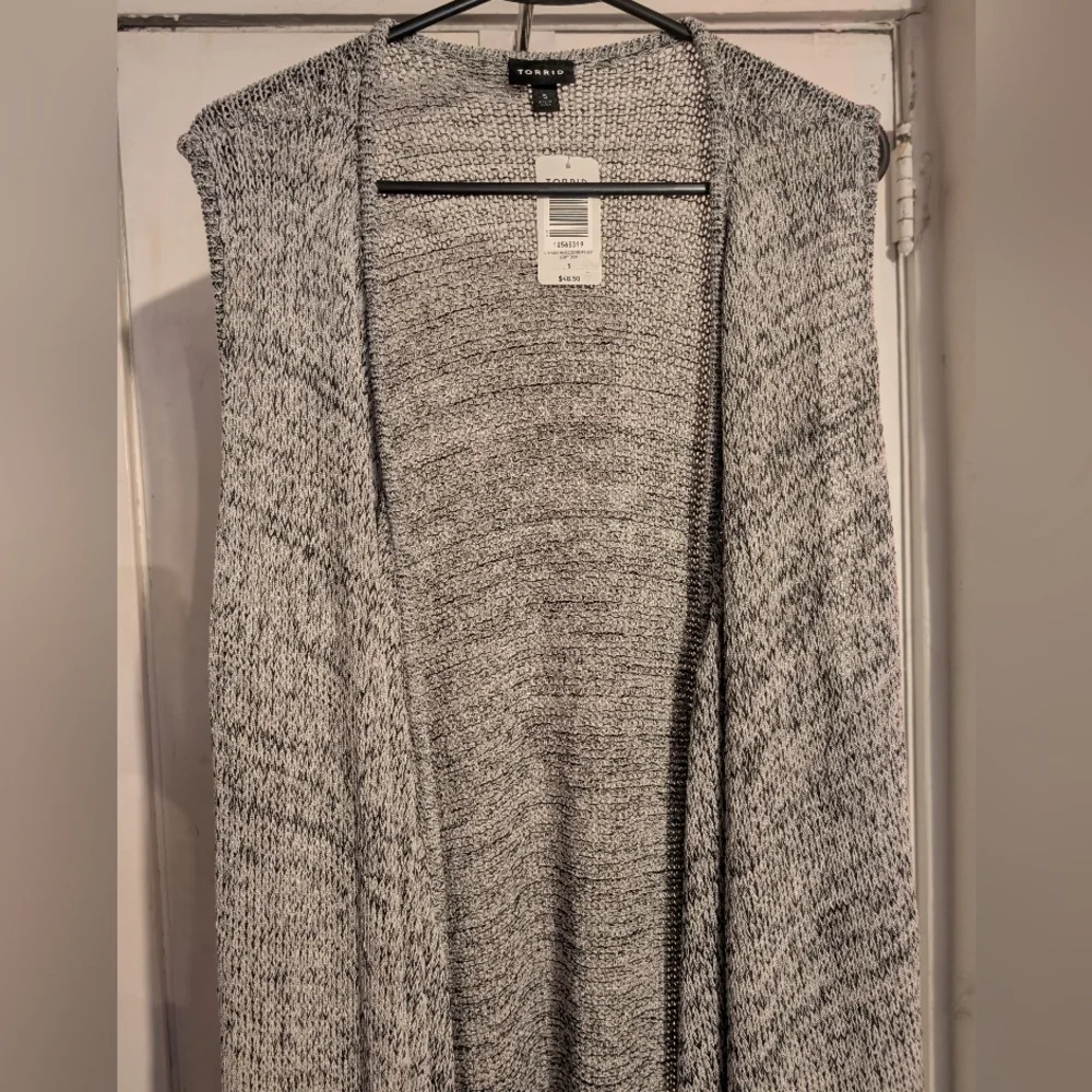 NWT Torrid Sleeveless Cardigan - Picture 4 of 6